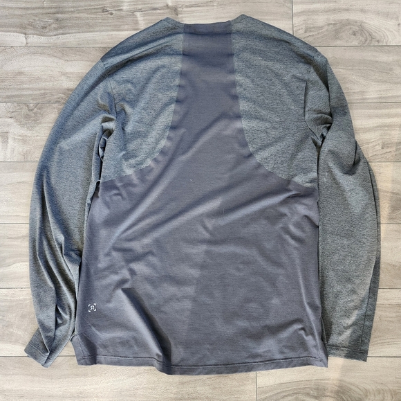Lululemon training men longsleeve shirt - Picture 2 of 3
